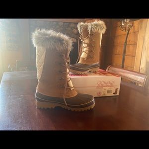 NWT Khombu Tan Snow Boots